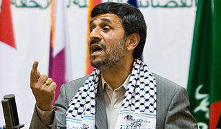 Ахмадинежад выбрал себе трех помощниц Ахмадинежад выбрал себе трех помощниц