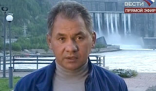 Завалы ГЭС разбирают тысячи человек Завалы ГЭС разбирают тысячи человек