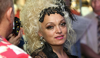 Надежду Кадышеву обвинили в краже 1 млн Надежду Кадышеву обвинили в краже 1 млн