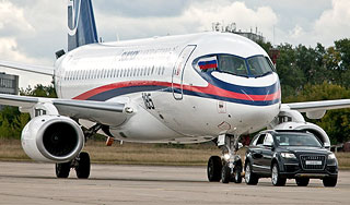 На МАКСе "немец" утащил российский самолет На МАКСе "немец" утащил российский самолет