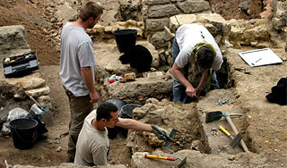 В Калмыкии нашли древний клад В Калмыкии нашли древний клад