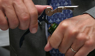 Лондон почтил память изобретателя штопора Лондон почтил память изобретателя штопора