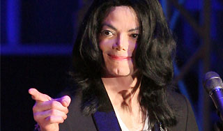 Подробности обыска в доме Майкла Джексона Подробности обыска в доме Майкла Джексона