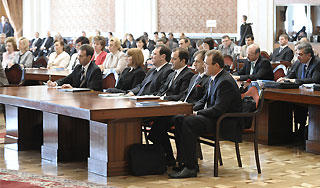 В парламенте Молдавии разразился скандал В парламенте Молдавии разразился скандал