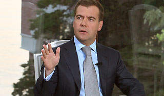 Медведев похвалил работу спасателей на ГЭС Медведев похвалил работу спасателей на ГЭС