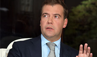Медведев напомнил об уроках войны Медведев напомнил об уроках войны