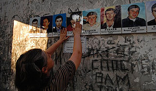 В Беслане вспоминают жертв трагедии В Беслане вспоминают жертв трагедии