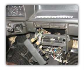 В Брянске задержали трех парней, воровавших автомагнитолы