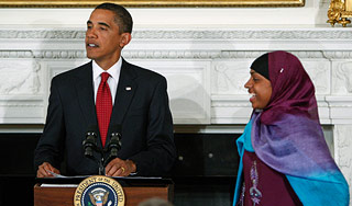 Обама накормил мусульман мороженым Обама накормил мусульман мороженым