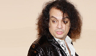 Филипп Киркоров разбил камеру журналистов Филипп Киркоров разбил камеру журналистов