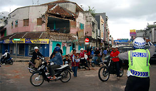 Природа нанесла мощный удар по Индонезии Природа нанесла мощный удар по Индонезии