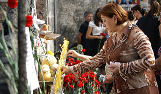 В России вспоминают жертв Беслана В России вспоминают жертв Беслана