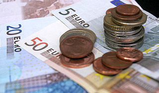 Мужчина нашел в мусоре 100 тысяч евро Мужчина нашел в мусоре 100 тысяч евро