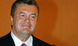 Янукович верит в добрые отношения с Россией Янукович верит в добрые отношения с Россией