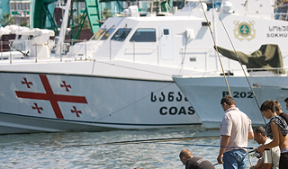 Oт Тбилиси требуют прекратить захваты судов Oт Тбилиси требуют прекратить захваты судов