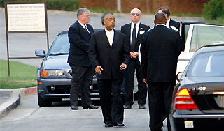 Похороны Джексона сняли cкрытой камерой Похороны Джексона сняли cкрытой камерой