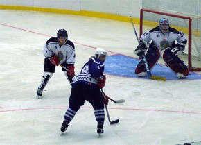 Хоккеисты стартуют поединком с "Рязанью"