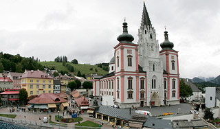 Австрийца во время молитвы убил алтарь Австрийца во время молитвы убил алтарь