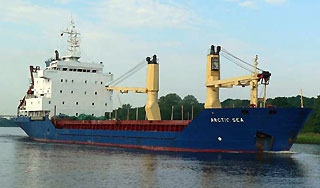 Пираты издевались над моряками с Arctic Sea Пираты издевались над моряками с Arctic Sea