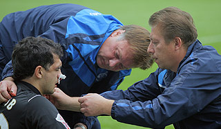 Вратарю сборной России сломали скулу Вратарю сборной России сломали скулу