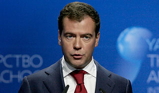 Медведев призвал мир отказаться от иллюзий Медведев призвал мир отказаться от иллюзий