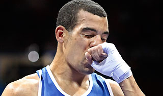 Знаменитый боксер повесился в Лондоне Знаменитый боксер повесился в Лондоне