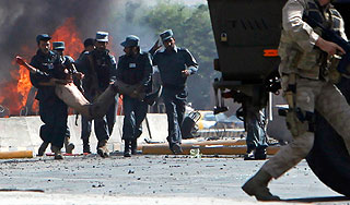 Смертник взорвал итальянцев в Кабуле Смертник взорвал итальянцев в Кабуле