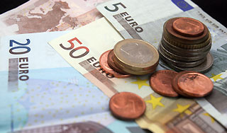 Евросоюз ограничил зарплаты банкиров Евросоюз ограничил зарплаты банкиров