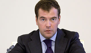 Медведев поручил укреплять "оборонку" Медведев поручил укреплять "оборонку"