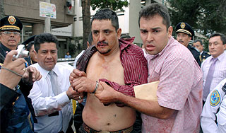 В Мехико хулиган застрелил пассажира метро В Мехико хулиган застрелил пассажира метро