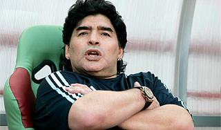 У Марадоны отобрали серьги с бриллиантами У Марадоны отобрали серьги с бриллиантами