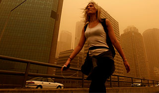 Австралию парализовала песчаная буря Австралию парализовала песчаная буря