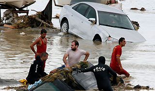 Наводнение в Турции убило пятерых Наводнение в Турции убило пятерых