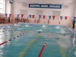 В бассейнах тонут миллионы