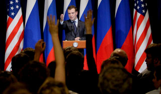 Медведев рассмешил студентов в Питтсбурге Медведев рассмешил студентов в Питтсбурге