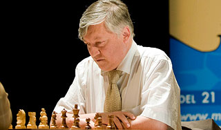 Карпов проиграл суперматч чемпионов Карпов проиграл суперматч чемпионов