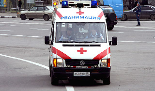 На МКАД грузовик врезался в остановку На МКАД грузовик врезался в остановку