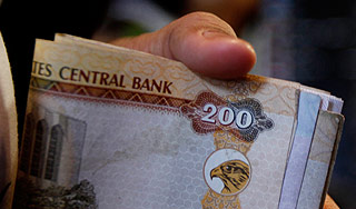 Покупателю в Дубае вернули пакет денег Покупателю в Дубае вернули пакет денег