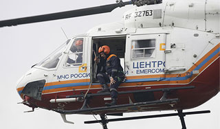 Вертолет МЧС спас детей во время аварии Вертолет МЧС спас детей во время аварии