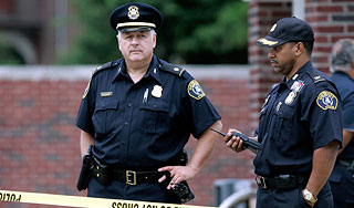 Cтарушка на внедорожнике ограбила два банка Cтарушка на внедорожнике ограбила два банка