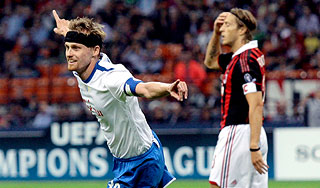 "Милан" сенсационно бит в Лиге чемпионов "Милан" сенсационно бит в Лиге чемпионов