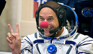 Космический турист устроил на орбите цирк Космический турист устроил на орбите цирк