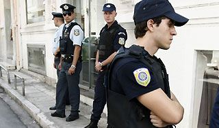 Известный писатель арестован в Греции Известный писатель арестован в Греции