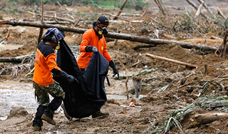 В Индонезии перестали искать выживших В Индонезии перестали искать выживших