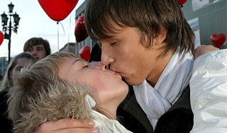 Медики запрещают россиянам целоваться Медики запрещают россиянам целоваться