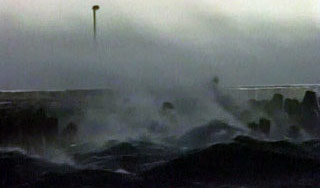 Тайфун "Мелор" обрушился на Южные Курилы Тайфун "Мелор" обрушился на Южные Курилы