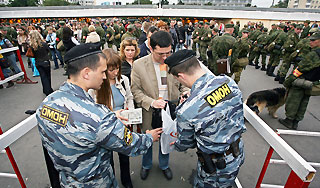 "Лужники" окружили рубежами безопасности "Лужники" окружили рубежами безопасности