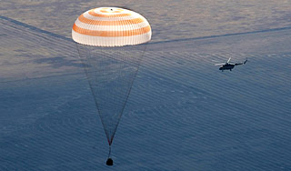 Экипаж МКС вернулся на Землю Экипаж МКС вернулся на Землю