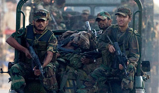 Боевики удерживали заложников в Генштабе Боевики удерживали заложников в Генштабе