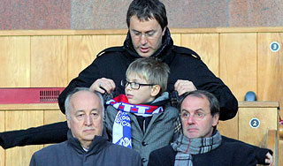 Байсаров сводил сына Дени на футбол Байсаров сводил сына Дени на футбол